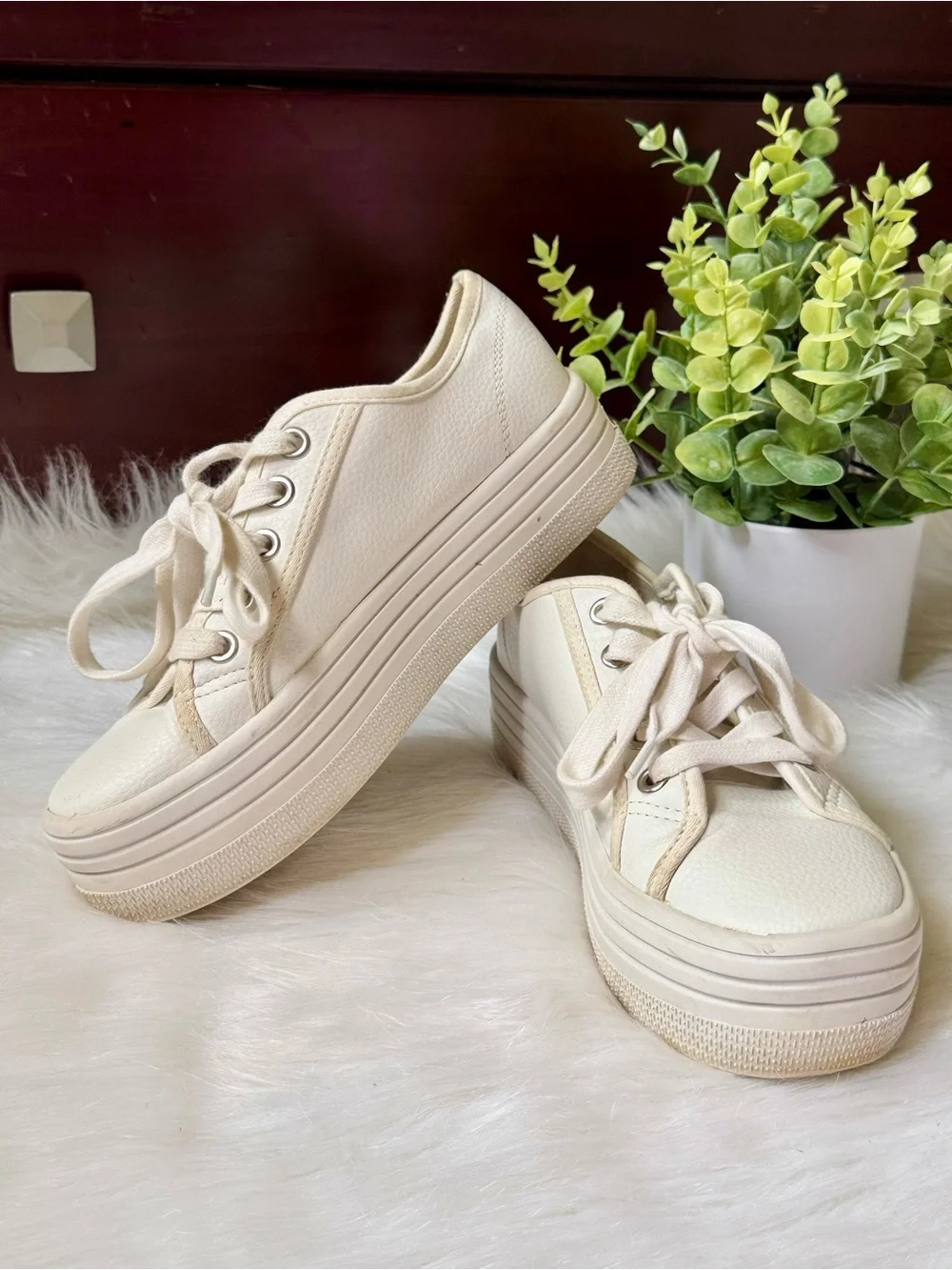 Steve Madden Bobbi30 White Platform Lace-Up Sneakers Size 7M Chunky Casual Shoes